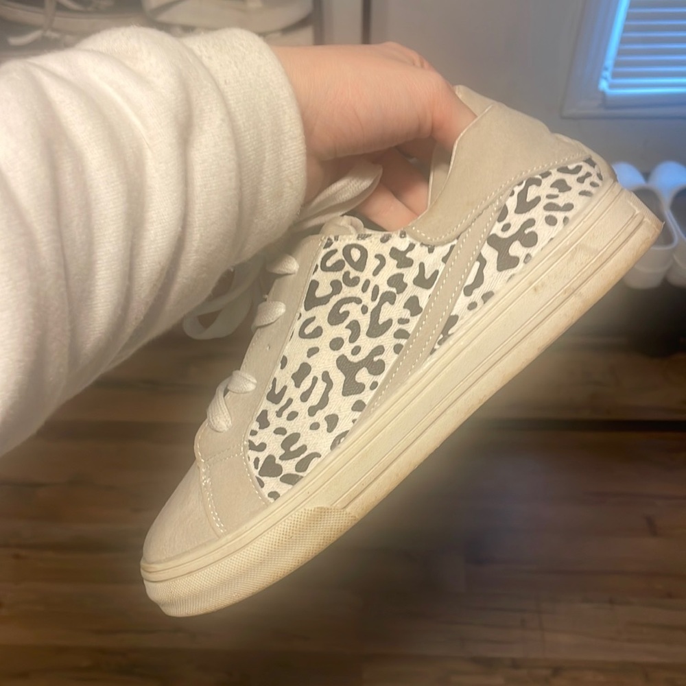 Leopard print tennis shoes